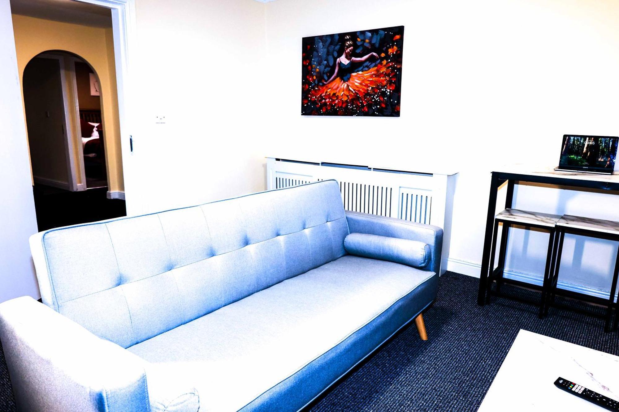 Lausory King Bed Living Your Luxe Home Away Nottingham Exterior photo